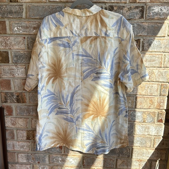 Tommy Bahama 100% linen original fit shirt. Size large - Picture 3 of 5